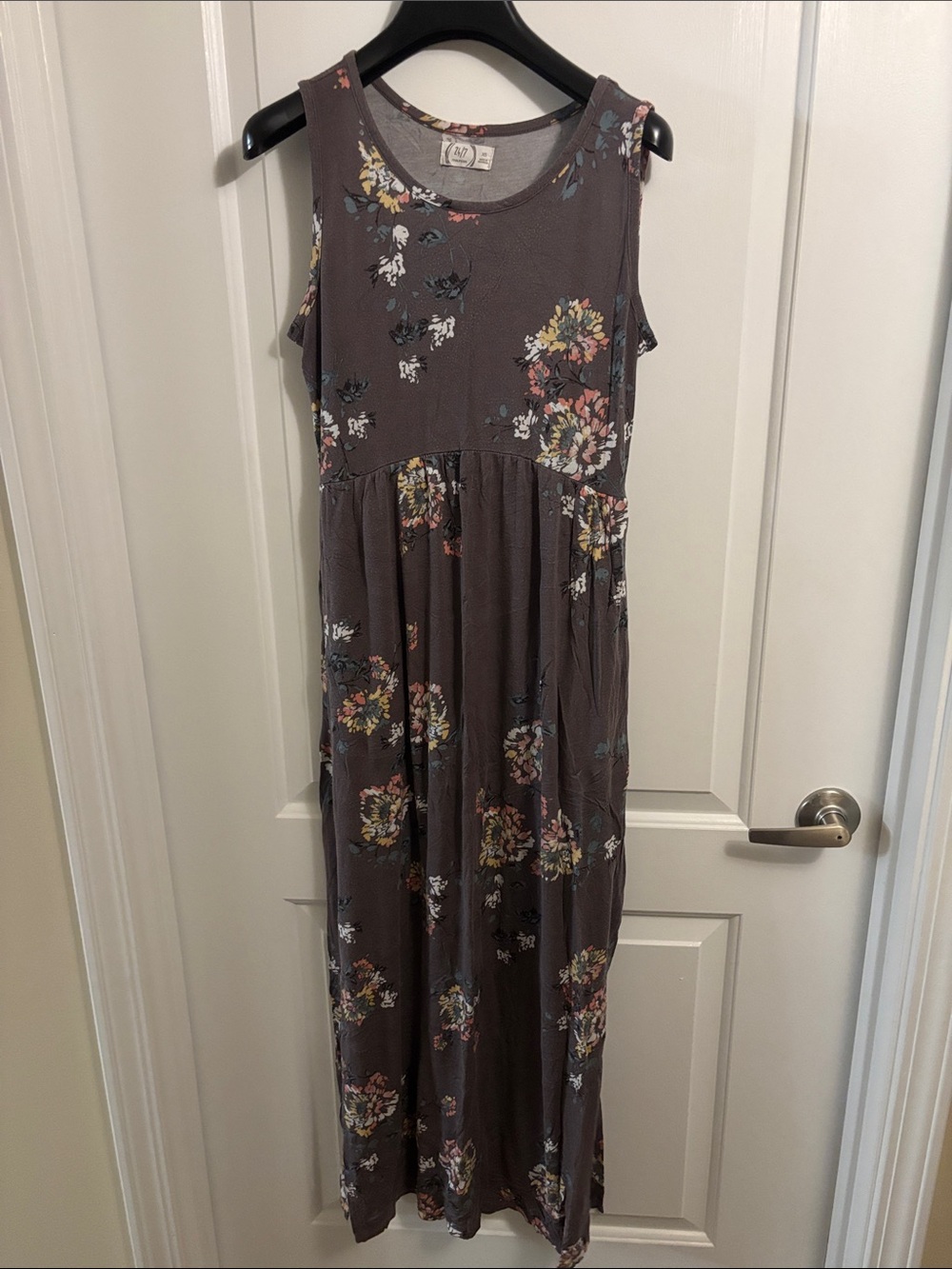 Sleeveless Floral Maxi Dress in Mauve Gray